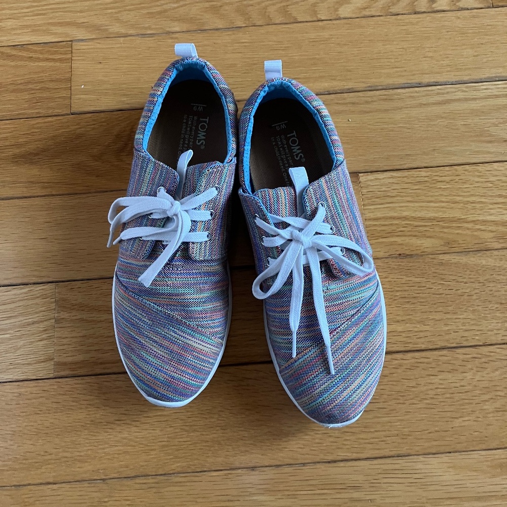 Tom’s multicolored sneakers size W9